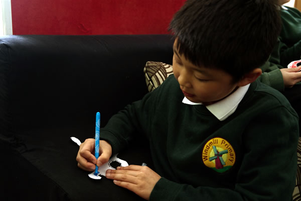 Pupil colouring in a mask
